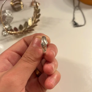 Silver ring !❤️ - Helt oanvänd silver ring köpte den för 30kr på glitter ❤️