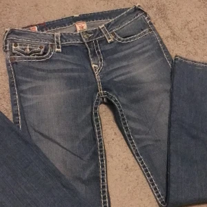  True Religion Jeans 32 - Dom är lite utsvängda storlek M-L