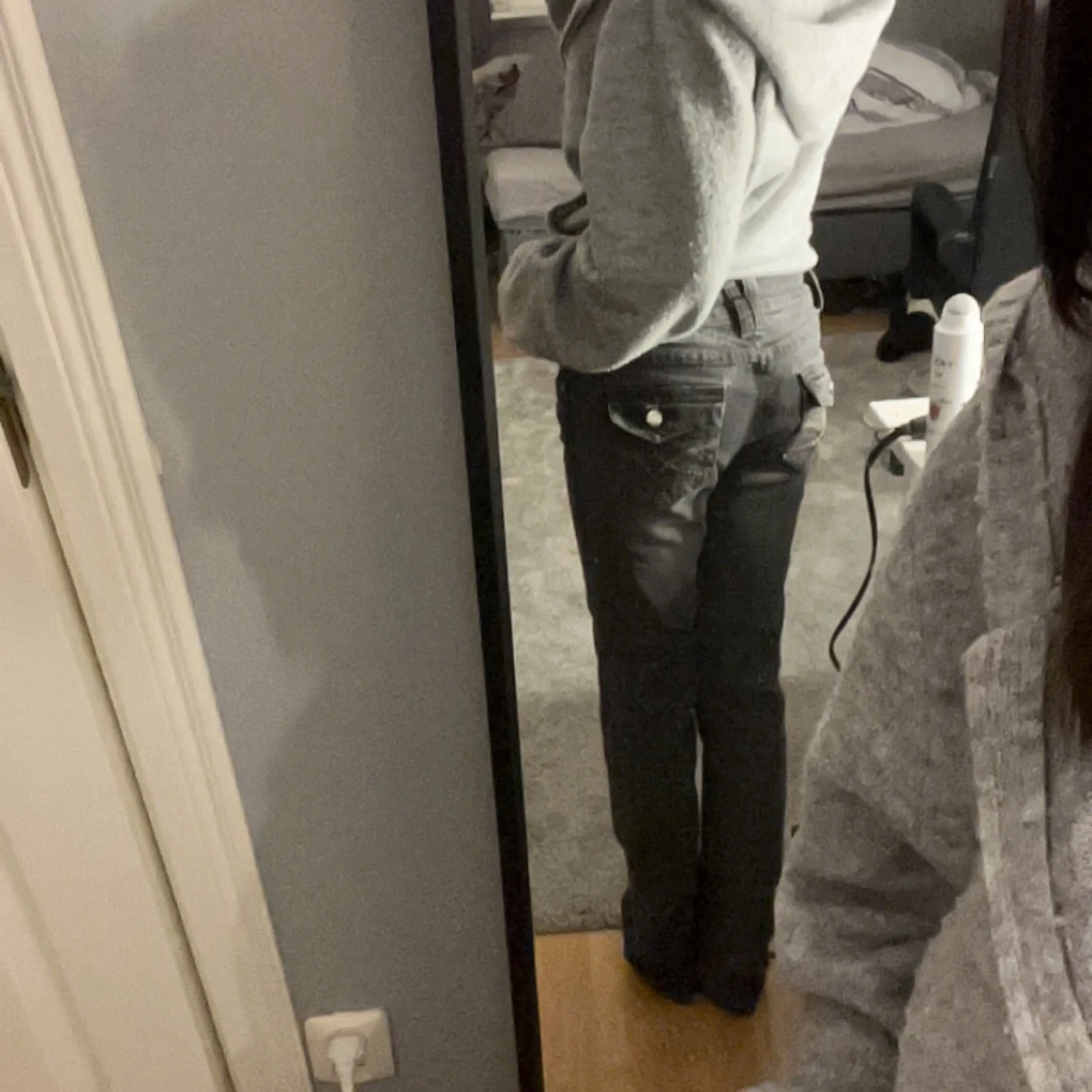 Lågmidjade bootcutjeans - 1