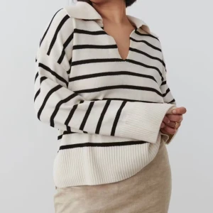 Randig stickad tröja gina tricot  - Stickad randig tröja med krage, från gina. 