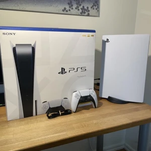 Ps5 söker byte - Ps5 med kontroll. Söker byte mot ett par Golden goose / Philip modells / lanvins / valentino flycrews i storlek 39-40 kan även tänka mig byta mot något annat!