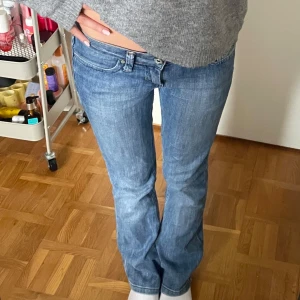 lågmidjade jeans - lågmidjade jeans från esprit i bra skick! skriv privat vid frågor eller funderingar💗💗