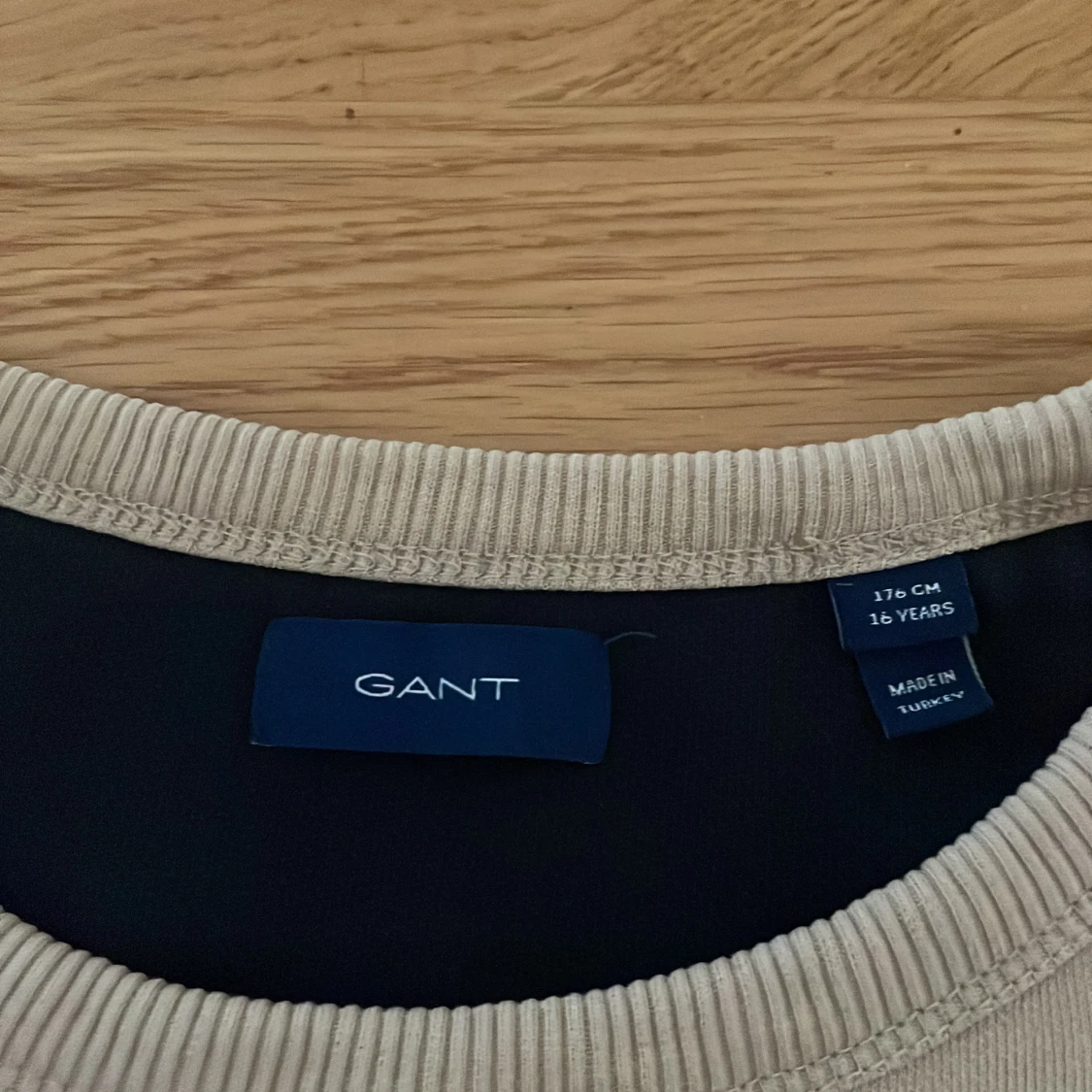 Beige sweatshirt från GANT - 2