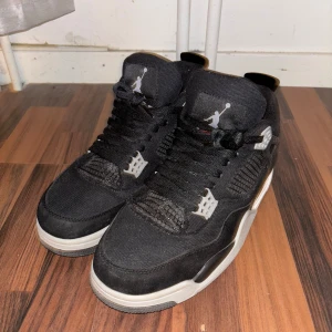 Jordan 4 - Hej säljer några Jordan 4 har haft de i en månad passar mig inte riktigt