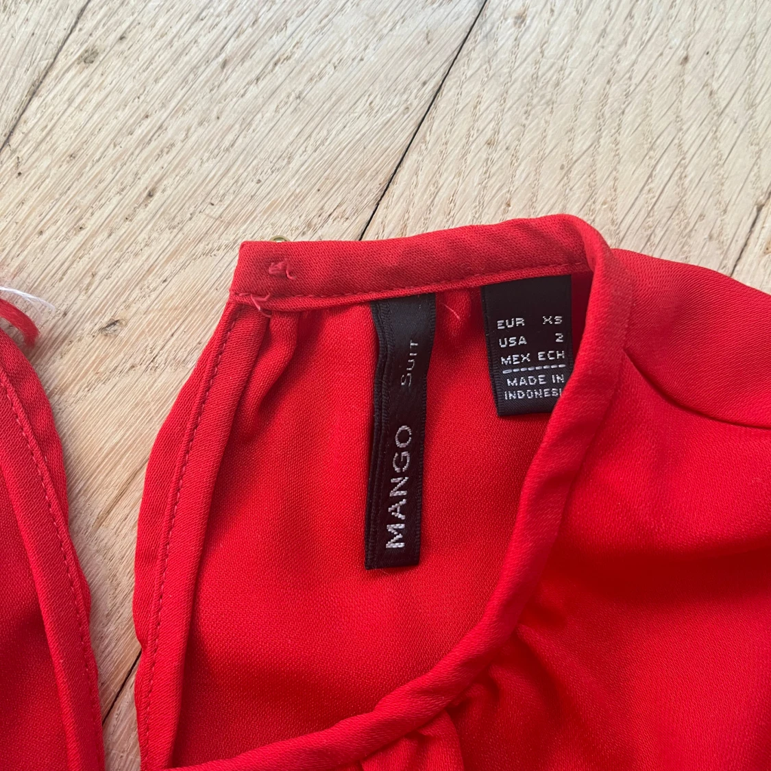 Röd ärmlös blus från Mango - 1