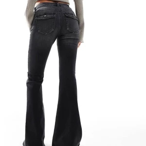 Mörkgråa bootcut jeans från Stradivarius - Snygga svarta bootcut jeans från Stradivarius.💕