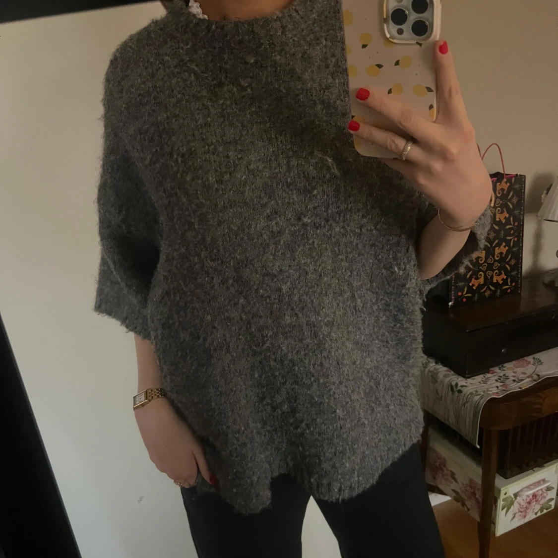 Grå stickad tröja - 1