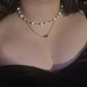 Flerfärgat Pastell Pärlhalsband  - Pärlhalsband i pastellfärger. Pärlorna är i plast. 