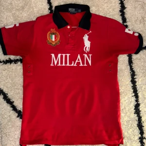 Chief keef ralph lauren polo ”milan” - Säljer en fet ralph lauren polo som är väldigt eftertraktad och väldigt populära just nu. Inga defekter och passar som M