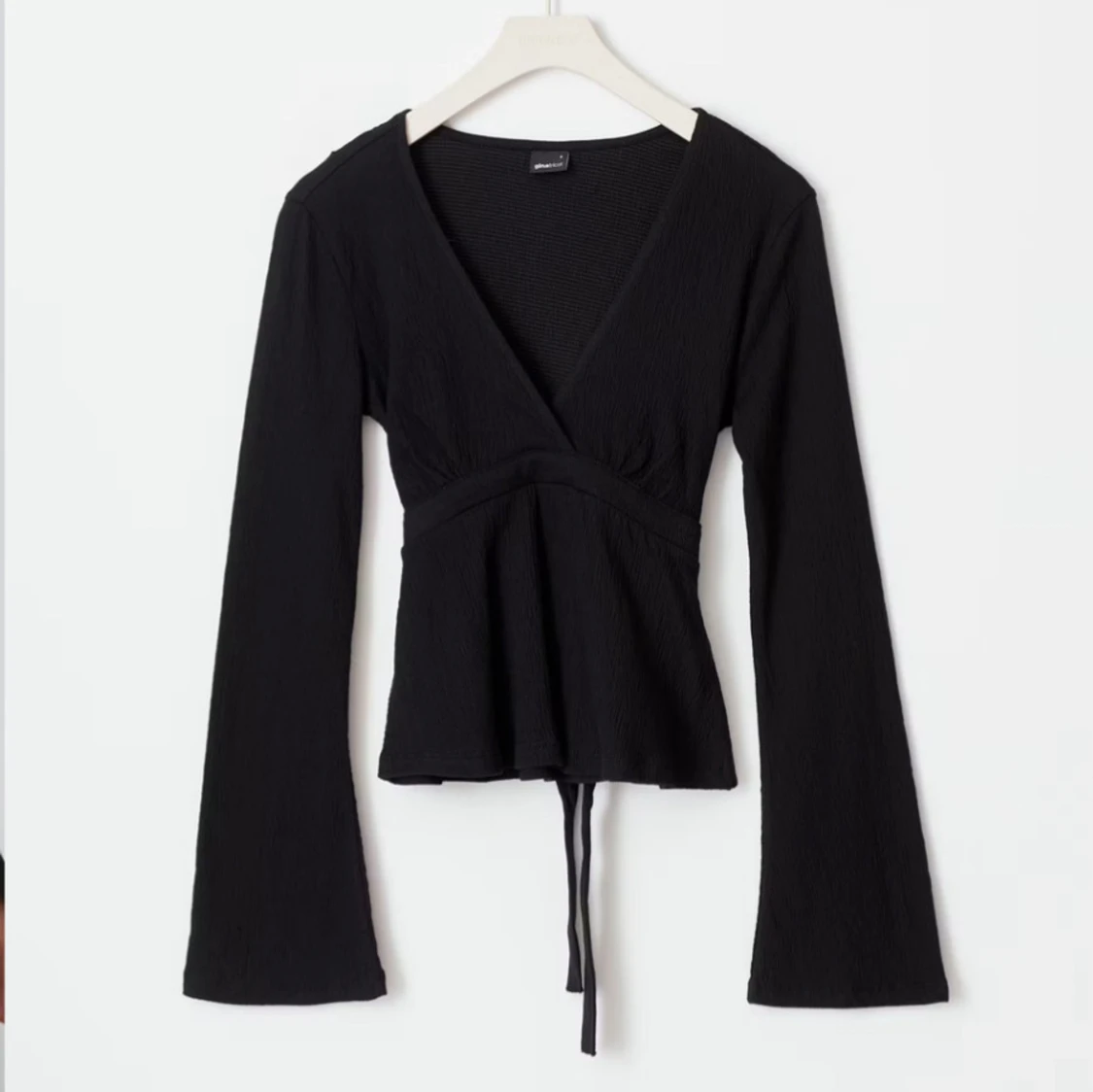 Svart knyt topp från ginatricot