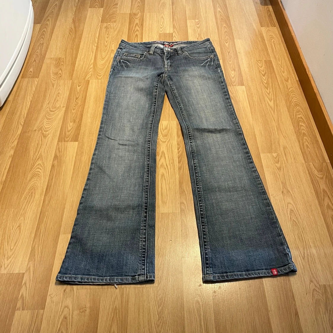 Lågmidjade bootcut jeans
