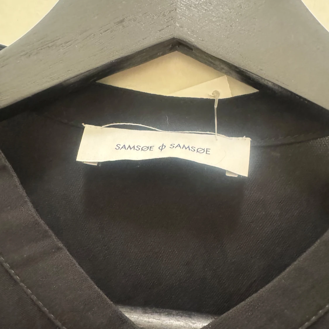 Svart långklänning med knytband - 4