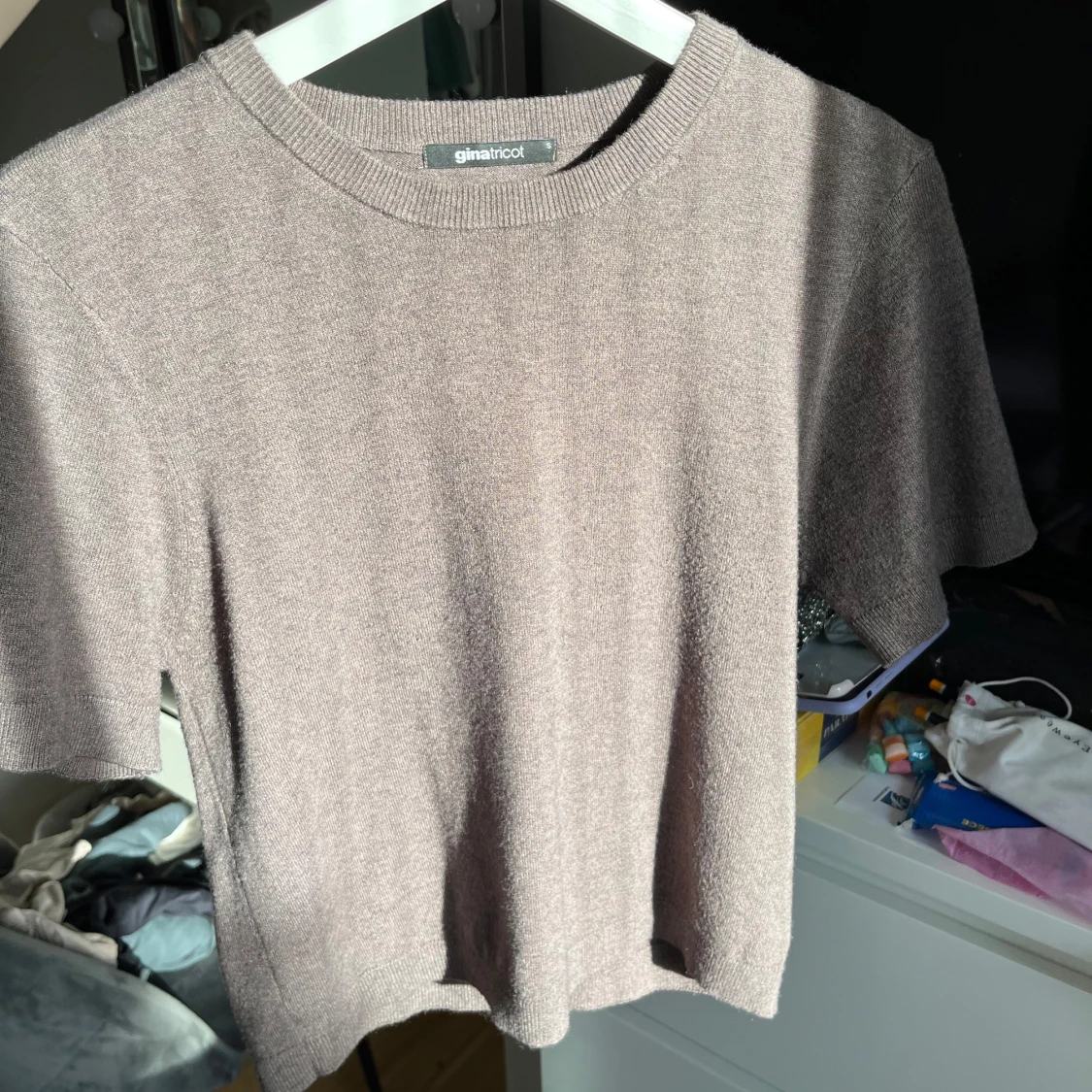 Brun kortärmad tröja från Gina Tricot - 1