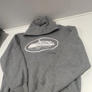 Corteiz hoodie - Säljer en riktigt fet cortiez hoodie som är i perfekt skick den är i xs