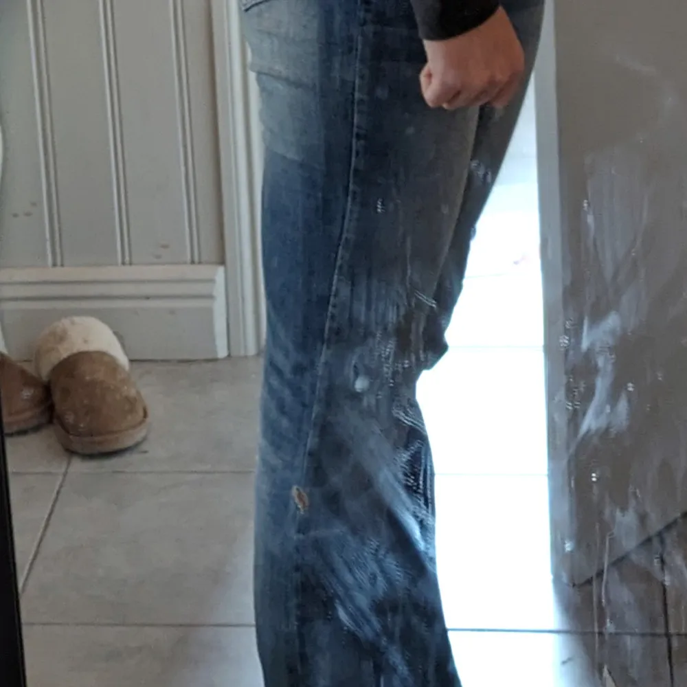 Säljer nu mina jätte fina jean men dem är dock för stora för mig priset kan diskuteras:)) storlek S/M. Jeans & Byxor.