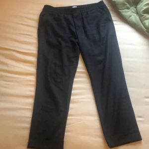 Filippa k byxor - Den är bra skick och är 29/32 storlek 