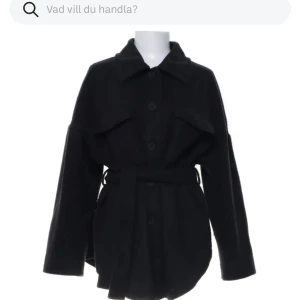 Kappa Gina tricot - En tunn kappa ifrån gina tricot i fint skick!😍 Nypris var 599:-  Hör av er om frågor, pris kan diskuteras