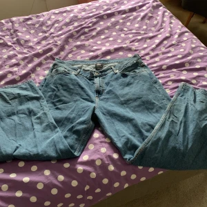 sweet sktbs baggy jeans - baggy jeans från sweet skatebording company i XL. Ny skick