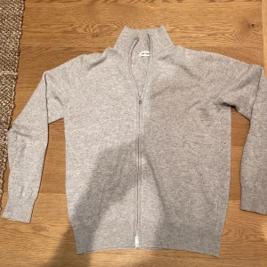 Soft goat tröja i storlek M - Tjena! Säljer denna soft goat tröja för 700 spän! Köpte den för 2500. Tröjan är i rätt bra skick😁 hör av dig för bilder eller diskussion om pris! 