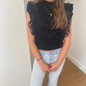Svart zara topp - Så fin topp från zara! Säljer för jag rensar garderoben❣️