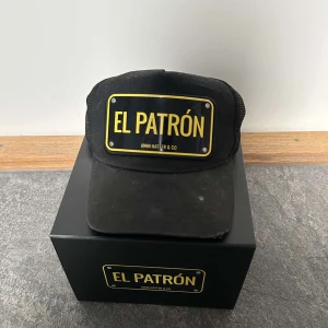 Tvärfet John hatter keps - Medföljer: dustbag och box Bra skick Pris kan diskuteras vid snabb affär  