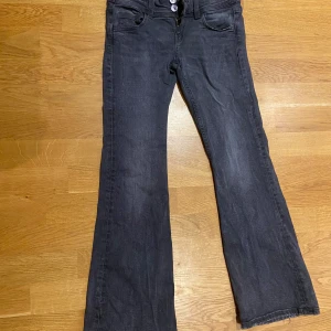 Jeans - Jeans från Gina tricot Grå/svart