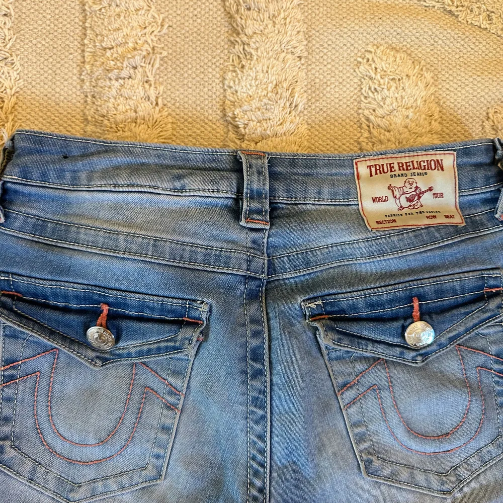 supersnygga jeans som knappt är använda🫶är i modellen midwaist men sitter som lowaist! Skriv privat för fler frågor eller bilder💕pris går alltid att diskuteras! Innebenslängd=82cm. Jeans & Byxor.