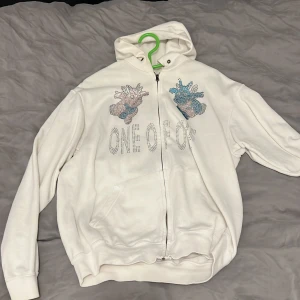 ONE OF ONE HOODIE - Perfekt kondition