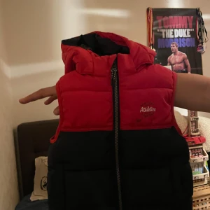 Barnväst  - Barnstorlek 2-4 år.