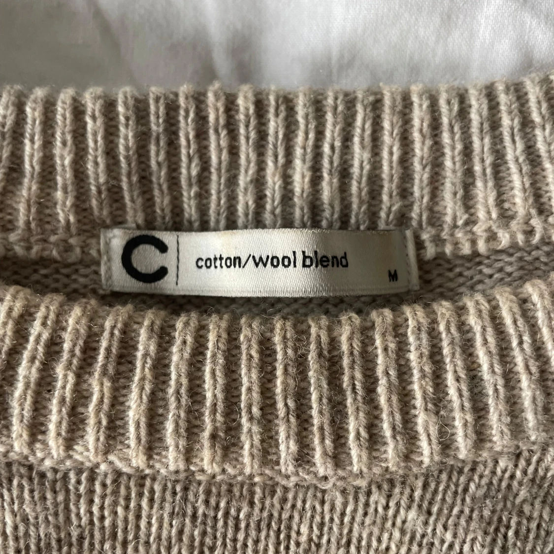 Beige stickad tröja - 92