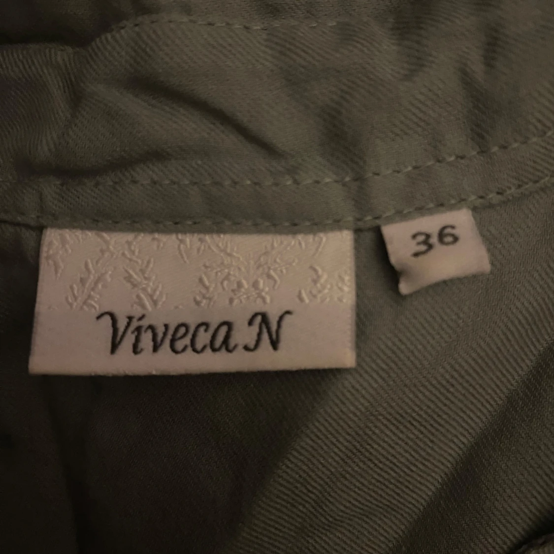 Grön ärmlös blus från Viveca N - 91