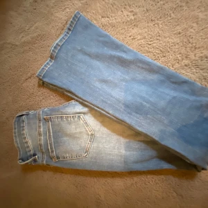 Madlady jeans - Jötte fina jeans från madlady använda 2 gånger super fina!! Skriv för mått lågmidjade 