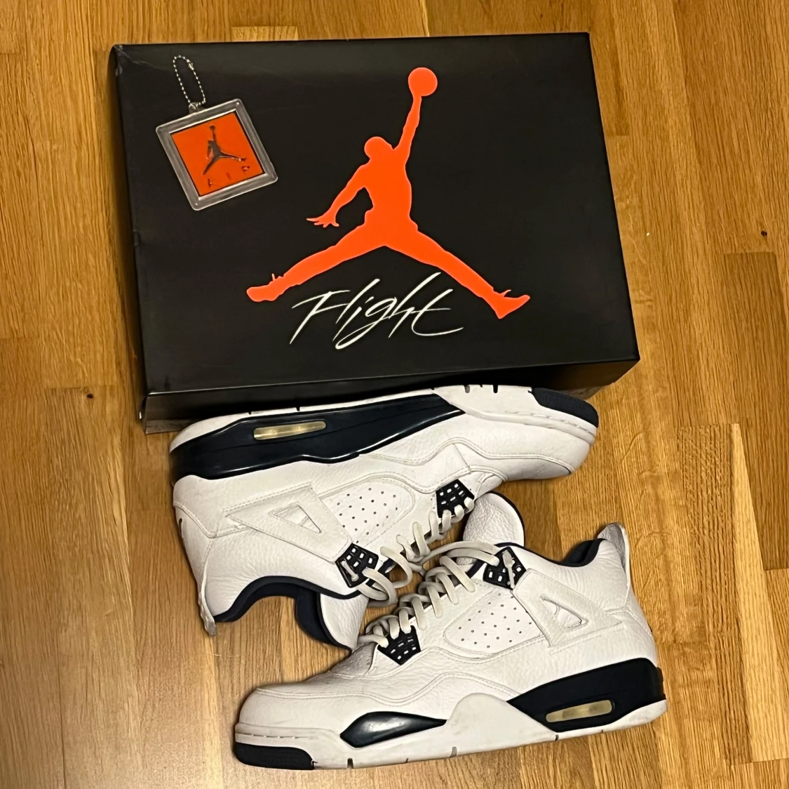 Jordan 4 Retro Columbia (2015)