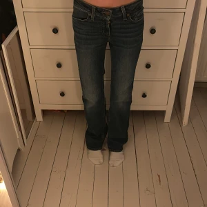 Levi’s Superlow Boot  - Superfina Levi’s jeans! Låg midja med bootcut! Perfekt nu till hösten!! Skriv om ni undrar något. 