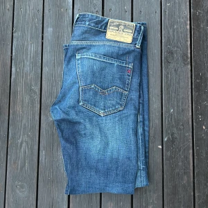 Replay jeans  - Tja säljer dessa riktigt feta Replay jeansen som är straight fit och sjukt najs tvätt inge defekter hör av vid funderingar!