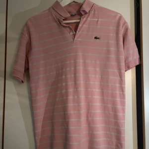 Lacoste 🐊 - Lacoste piké bra skick har använt dem minst två gånger storlek S