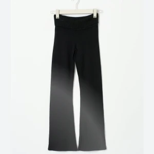 Gina yoga knitted byxor - Skitsnygga stickade yoga byxor från gina Young storlek 170 men passar mig som har xs❤️💕 bara använda få gånger 