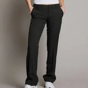 Bikbok kostymbyxor  - Midjemått:34cm innerbenslängd: 70cm Bra skick