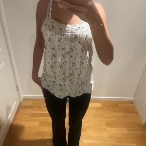 Linne - Jätte fint linne med mönster och blommor💗