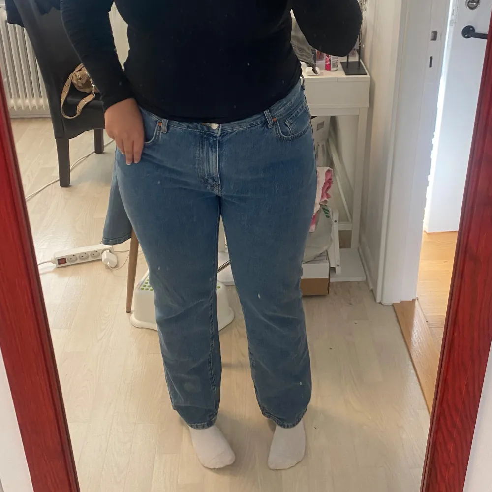 Använder dom aldrig så bättre att sälja, dom e nästan helt oanvända så bra skick💕. Jeans & Byxor.