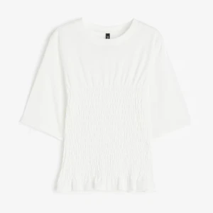 T-shirt - Säljer denna t-shirt för ja it använder den🥰pris kan diskuteras 