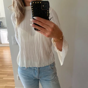 Plusserad blus - Säljer min jättefina plisserade blus som inte längre kommer till användning💗