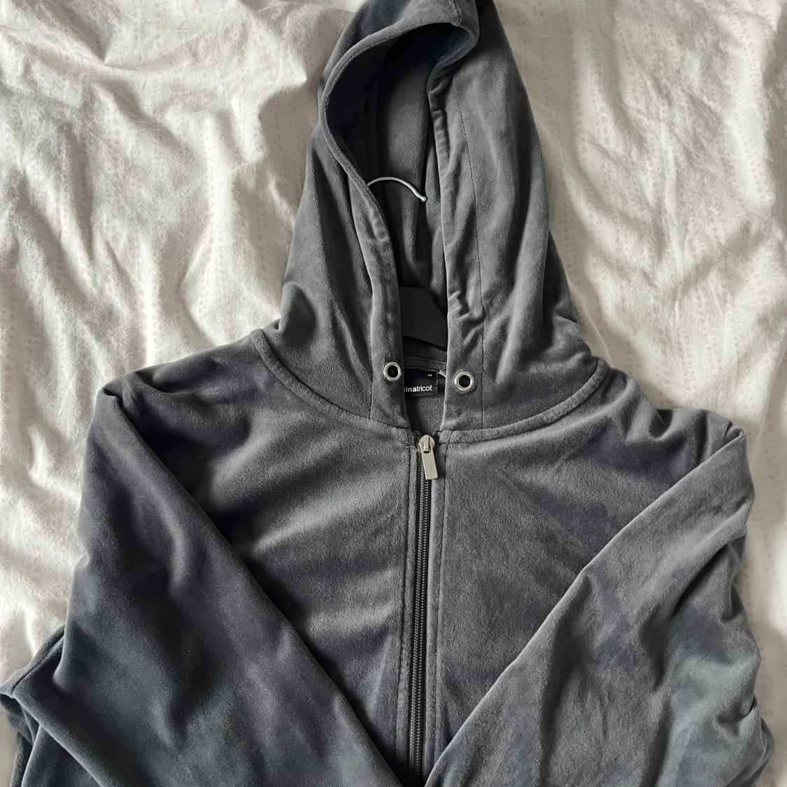 Grå hoodie i sammet