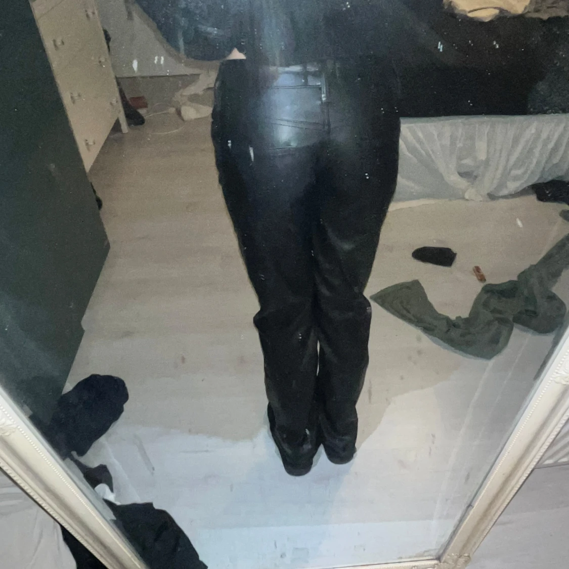 Svarta skinnbyxor - 90