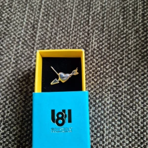 Kärlekshalsband L8H - Halsband, helt oanvänt - ligger kvar i förpackningen. L8H Hasselblad, 38 cm silver