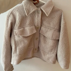 Söt vårig/somrig/ höstig jacka! 🪷 - Har använt endast några gånger! 