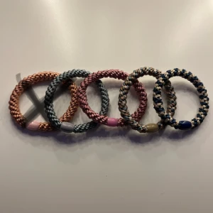 Kknekkis💕 - Säljer 4 stycken jätte fina kknekkis då dom inte kommer till användning💕 alla är riktiga förutom den blå guldiga. Alla kknekkis är i fint skick! Skriv till mig innan du trycker på ”köp nu”💞 (priset är för en Kknekki)