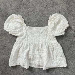 Gina Blus - Supersöt blus från Gina Tricot. Bara använt fåtal gånger. Storlek 158-165