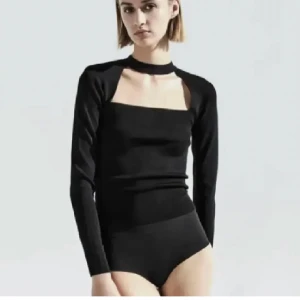 Zara tröja  - I storlek xs, är i bra skick! Lånade bilder! Skriv för egna bilder! SLUTSÅLD!