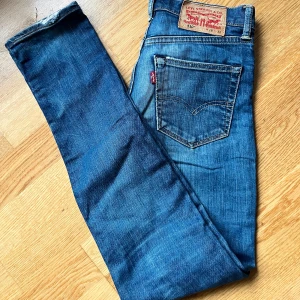Levis 510 - Säljer dessa levis Jeans, skick 7/10. Finns lite skavanker här och där.
